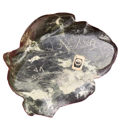 Femme assise avec ses enfants